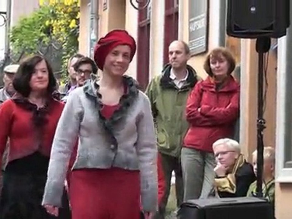 the SIXTEES FOREVER - eigensinnig herbstlich variierte Mode