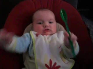 lily veut manger la cuillere