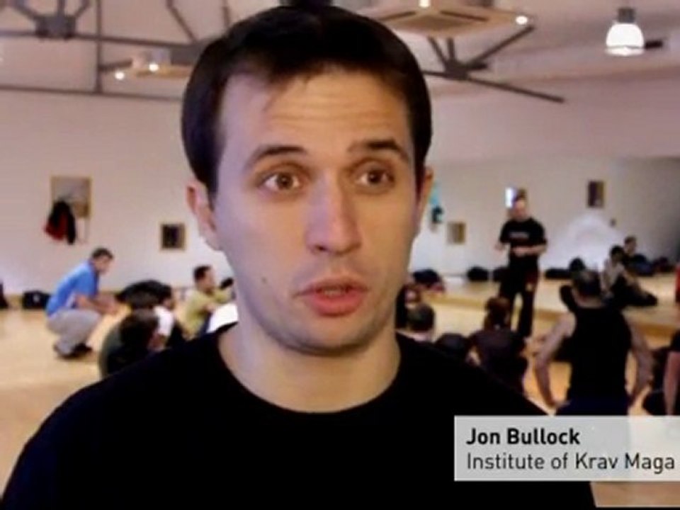 Bankers swap trading for cage fighting