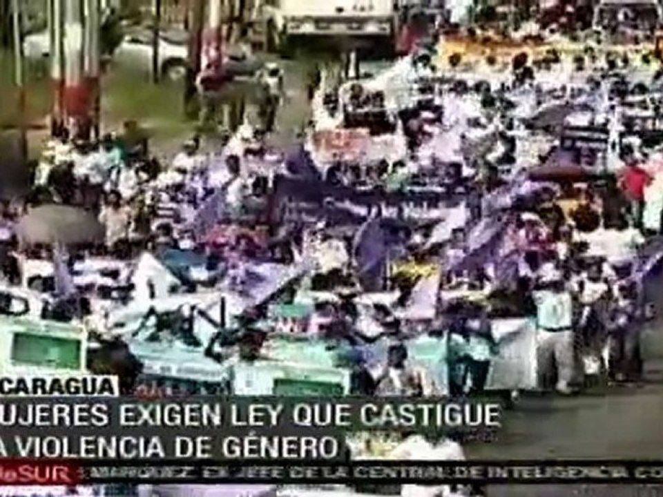 Mujeres nicaragüenses marchan contra la violencia de género