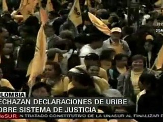 Protesta en Colombia contra Uribe