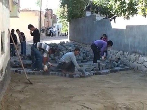 1431 Metre Kare Taş Döşemesi Yapıldı