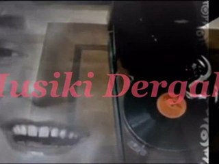 Zeki Müren-Hançeri aşkınla ey yar gönlüm üzre vurma hiç-1