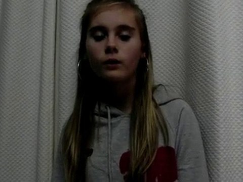 julie qui chante qui je suis de caroline costa!! jtm caro