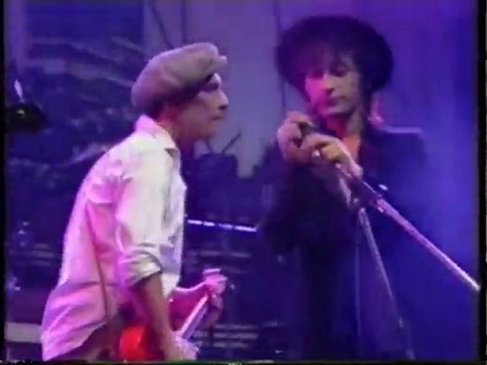 Johnny Thunders - Give him a Great Big Kiss