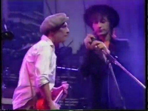 Johnny Thunders - Give him a Great Big Kiss