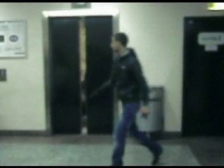 Les premiers hommes à avoir découvert la vidéo Ascenseur