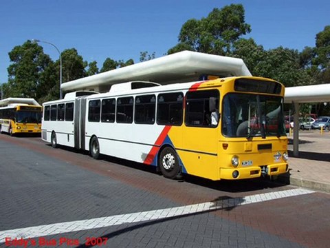 Mercedes O305G idling