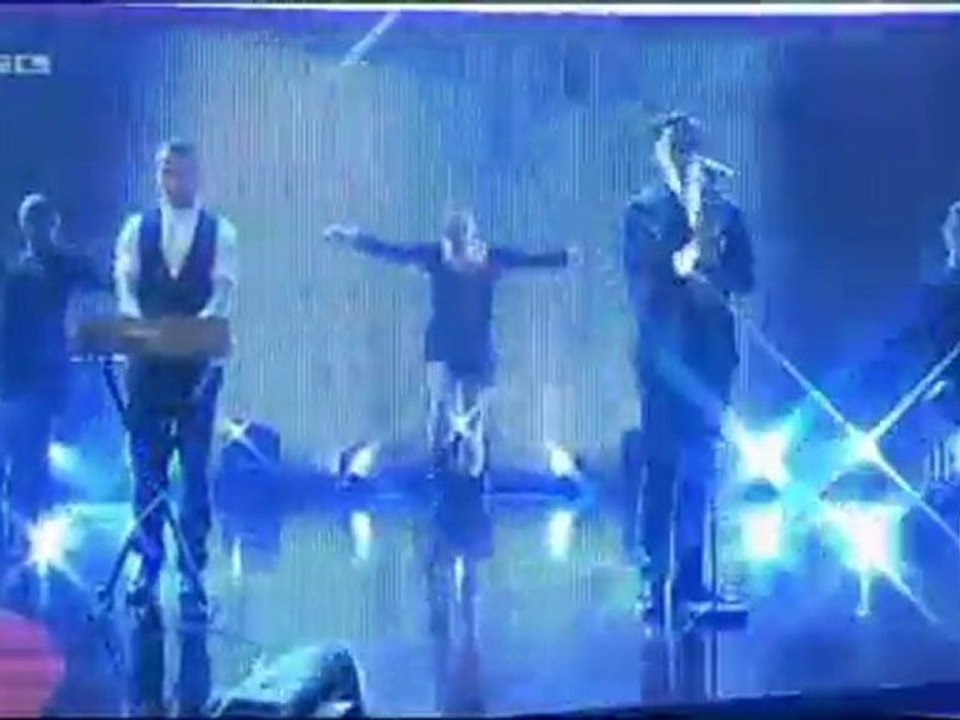 Hurts & Mario Barth - Wonderful Life (Live 27/11/2010)