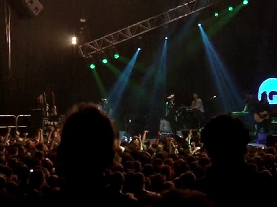 Gorillaz "DARE" live au Zénith (2010)