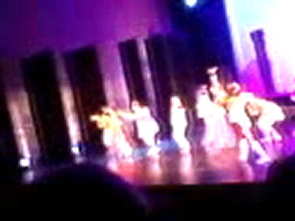la danse du CAEN dira _t_on on dirait que