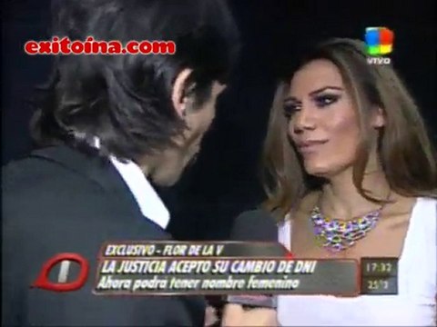 Exitoina.com - Flor de la V con Village People