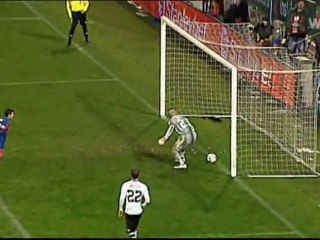 énorme boulette de Pepe Reina à Bucarest en EL