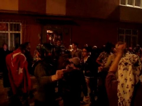 28/11/2010 asker eğlencesi :KoPuK GİDERRRRR !!! MEŞALE DİKKT