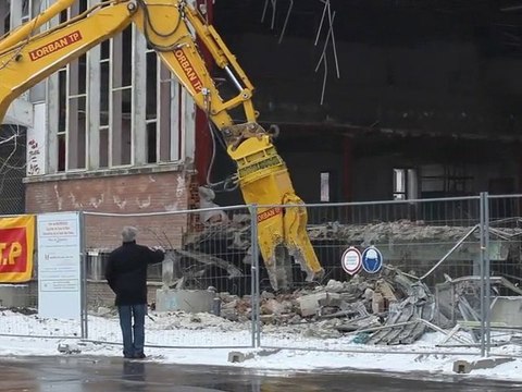 Maubeuge : Démolition de la salle des fêtes de Sous-le-Bois