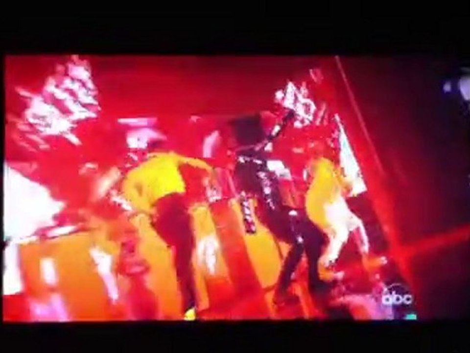 Black Eyed Peas Time of my life at AMA 2010_(360p)