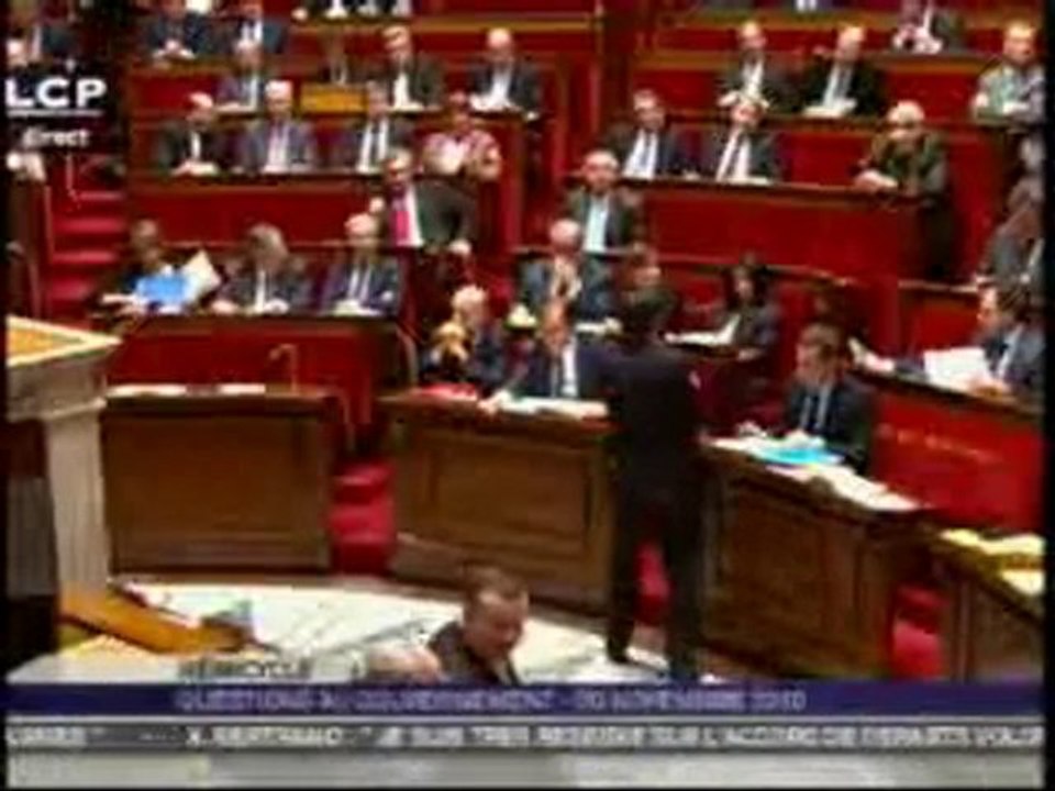 Questions au Gouvernement-B.APPARU répond à S.Huyghe(301110)
