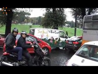 Cortei, pioggia e sciopero bus: il martedì nero di Roma