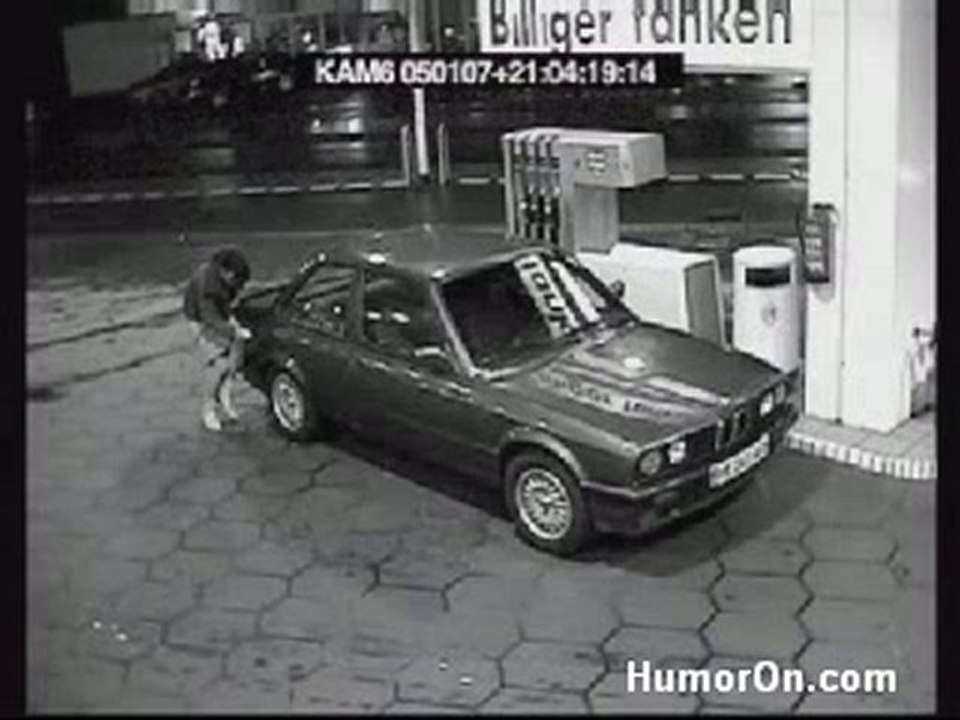 woman_filling_gas