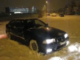Drift in the snow with a BMW Serie 3 Compact