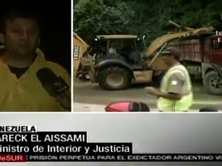 Venezolanos afrontan la dura emergencia por lluvias con apoy