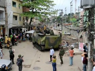 Rio: la presse visite la favela reprise aux narcos