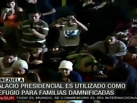 Chávez recorrió refugio para damnificados por lluvias