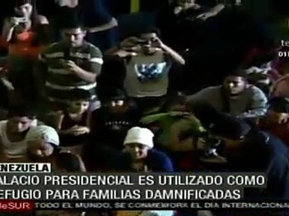 Chávez recorrió refugio para damnificados por lluvias