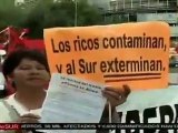 Afectados por desastres ambientales marchan en México