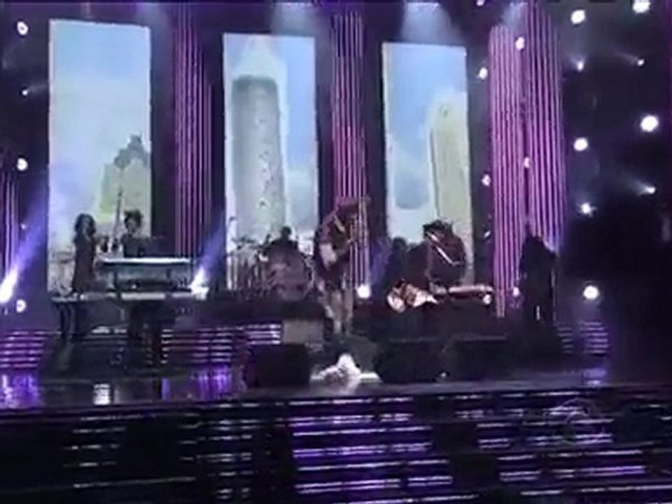 Bruno Mars feat. B.o.B - Nothin On You - Live