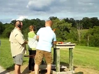 tir au  pistolet avec les pieds