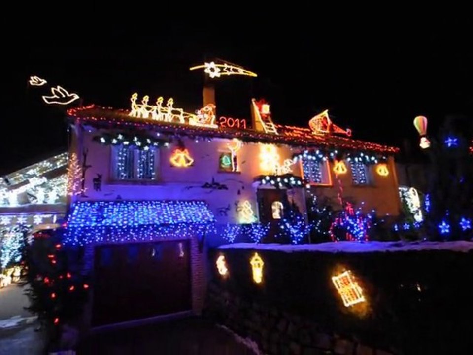 Maison illuminée dans la Sarthe 2/2