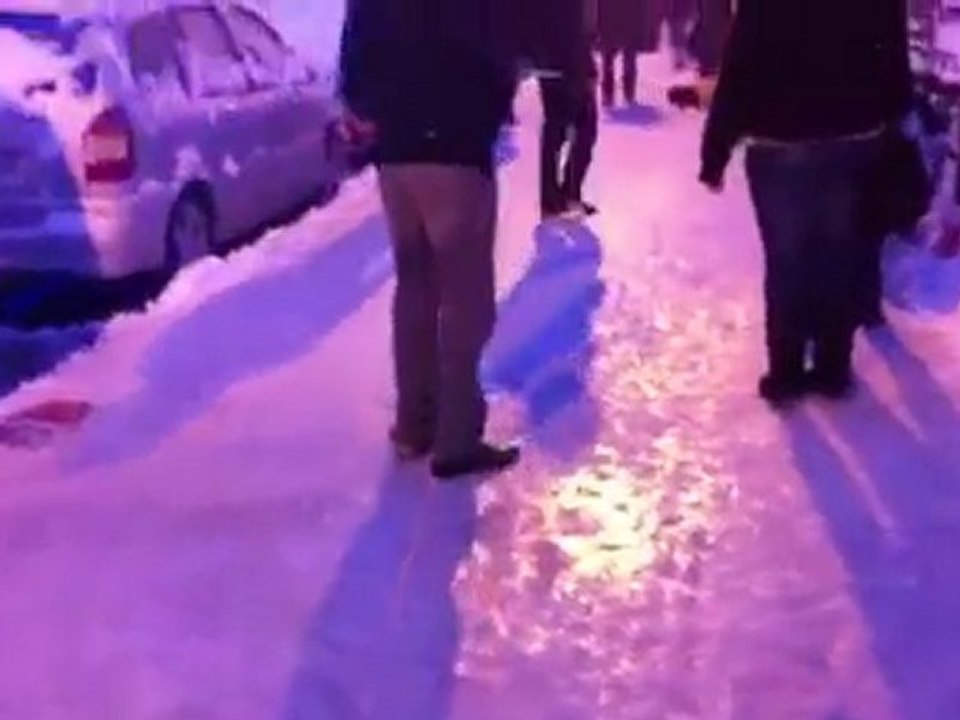 Attention ça glisse ^^kerfouf tayeb