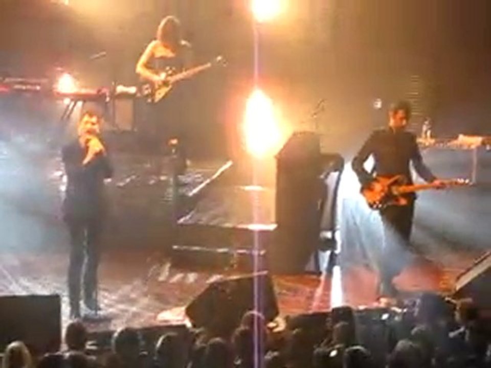 AaRON @ Toulouse 01.12.10 Birds in the storm