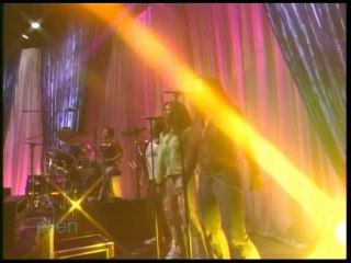 Hilary Duff - Fly (Live at Ellen Show)