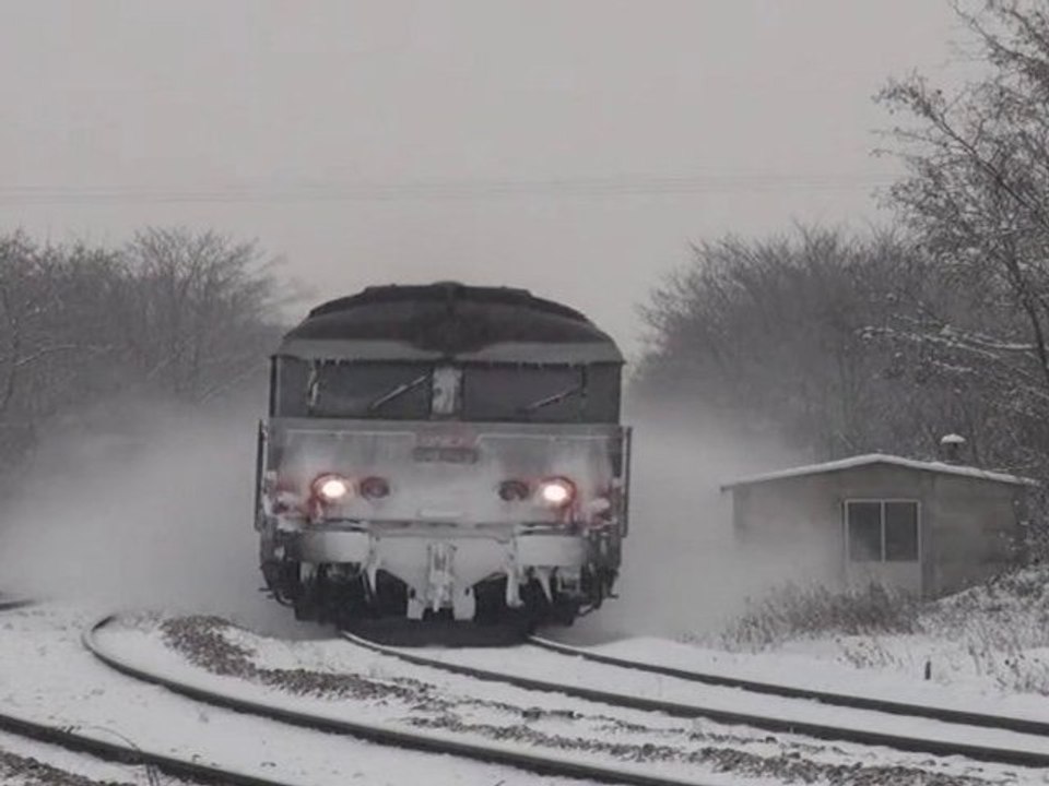 trains dans la neige decembre 2010