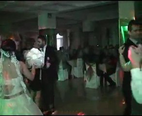 Elif ve Bahadır' ın Düğünü, ilk dans