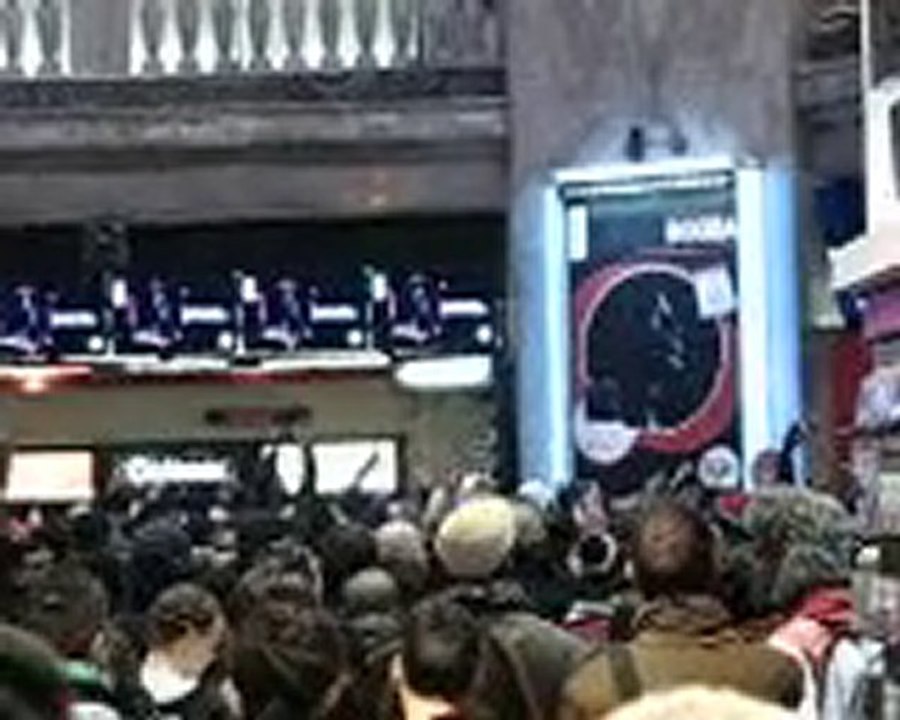 BOOBA ı Dédicace Lunatic aux Champs Élysées Virgin Mégastore