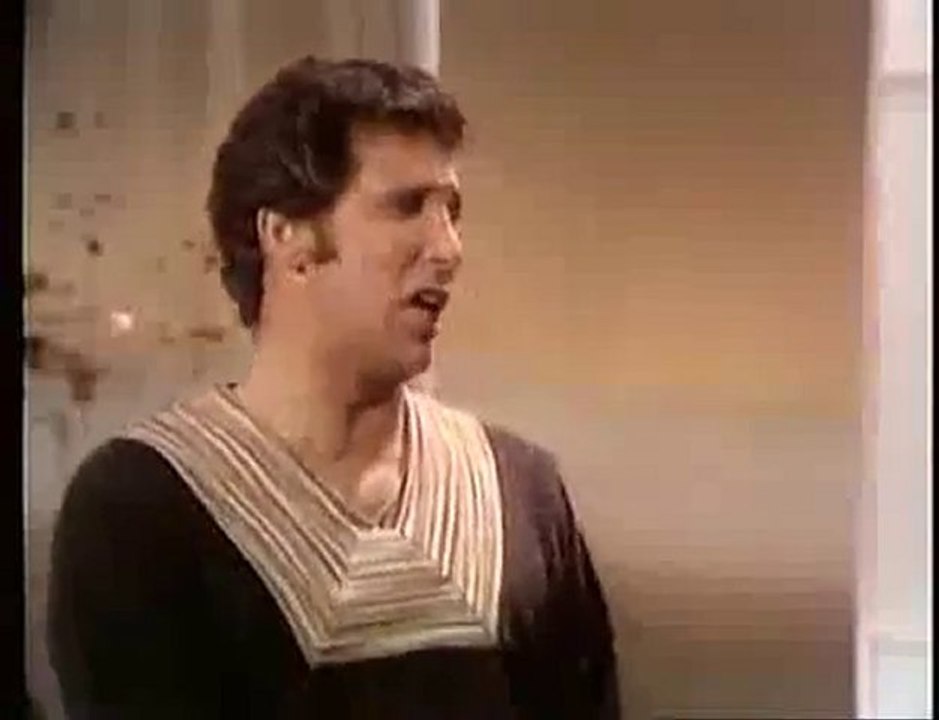 Tom Jones - You keep me hangin on