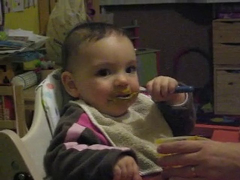 eryne mange seule bis