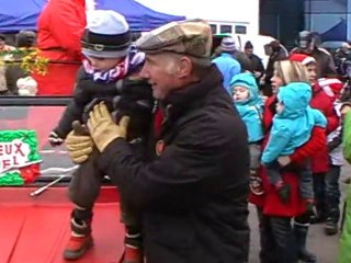 VESOUL : PERE NOEL ET VIEILLES VOITURES