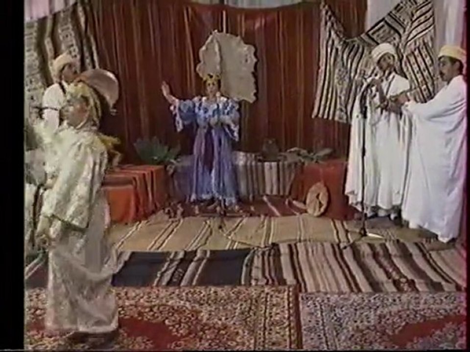 Cheikha Mouni (2/8) - Folklore Chaoui - Gasba Chaouia