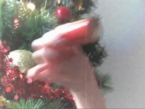 Un Père Noël déjanté dans Petit Papa Noël de Tino Rossi