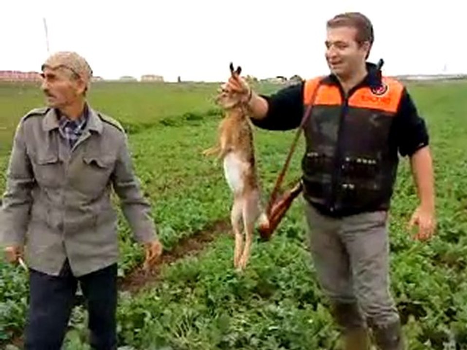 6 aylık Rita'nın ilk tavşanı