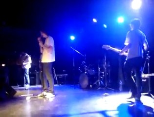 One Way - Pièces Cover live