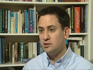 Lib Dems urge delay on student fees vote