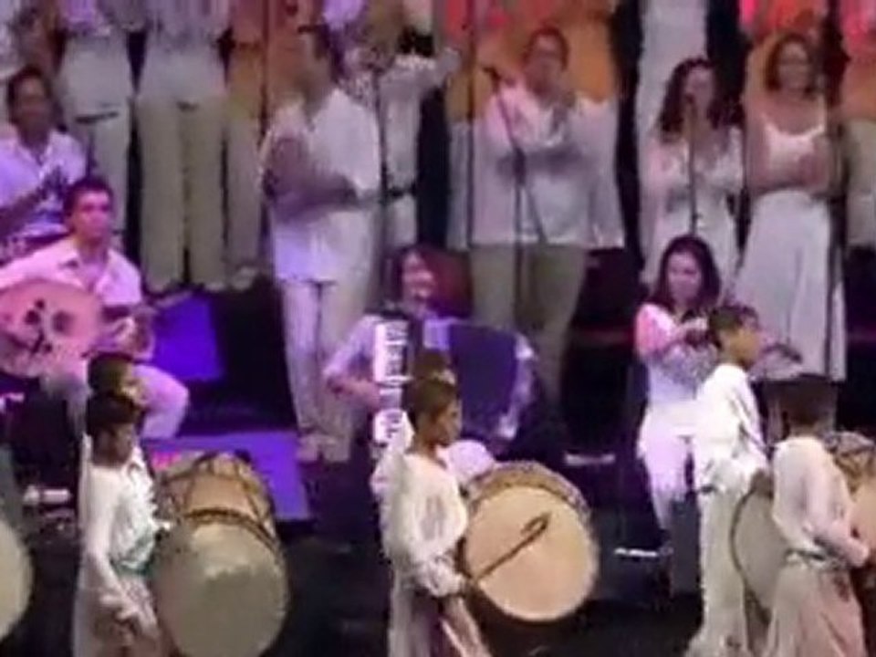 Kardeş Türküler - Karanfil Deste Gider