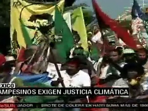 Campesinos y activistas protestan durante COP16