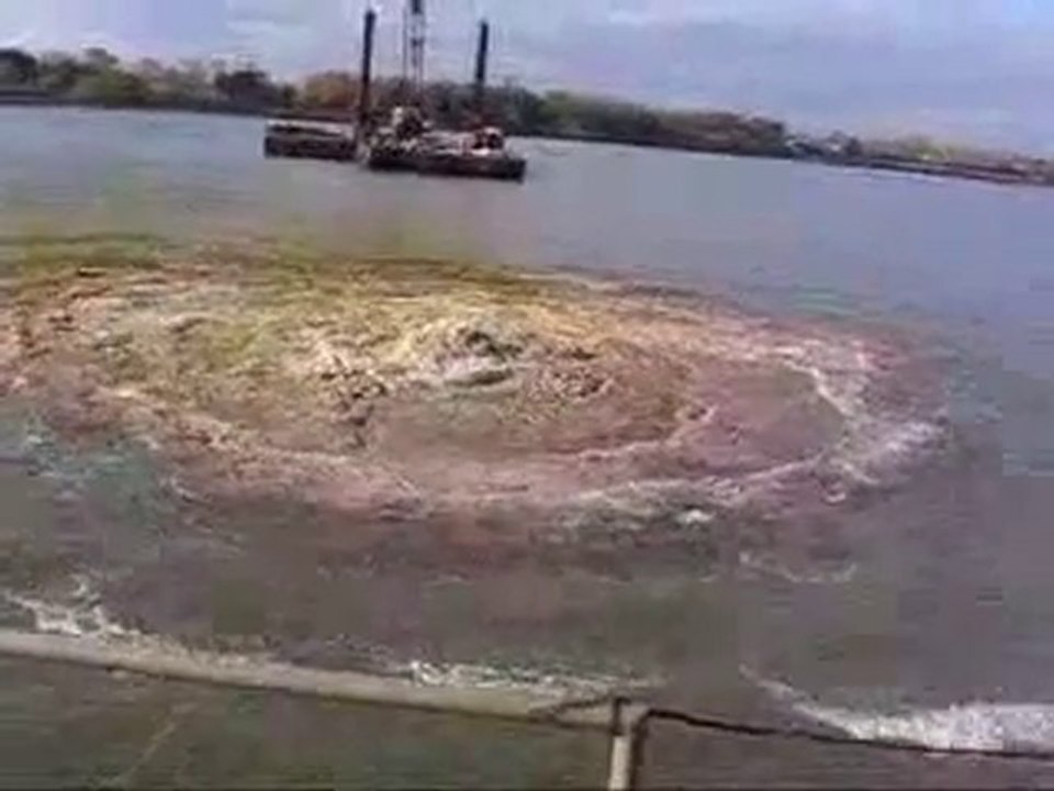 EXPLOSION SOUS MARINE