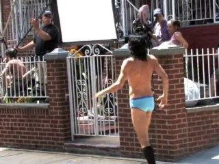 Katy and Russell Make Cute On The Red Carpet